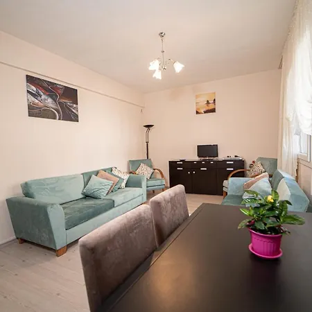 Cozy With Excellent Location In
