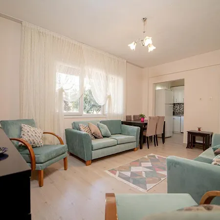 Cozy With Excellent Location In Appartement *